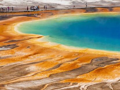 Laguna de aguas termales 'Grand Prismatic', en el parque nacional de Yellowstone, Estado de Wyoming.