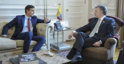 Sánchez junto al presidente de Colombia, Juan Manuel Santos.