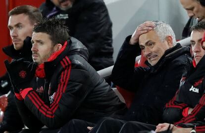 Gesto de José Mourinho durante el partido entre el Liverpool y el Manchester United, el último partido del entrenador portugués en el banquillo de los "Diablos Rojos", el 16 de diciembre de 2018, en el que su equipo cayó derrotado por tres goles a uno.