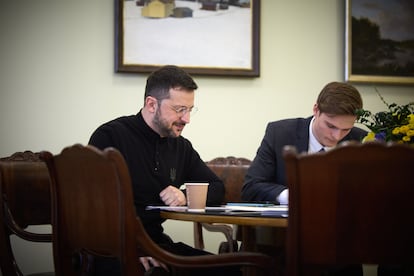 Ukrainian President Volodymir Zelenskiy during his conversation with Donald Trump, in an image of X.