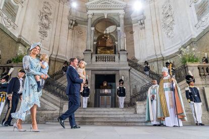 Magdalena de Suecia y su marido Christopher O'Neill con sus dos hijos durante la celebración del 40 cumpleaños de la princesa Victoria en Estocolmo.