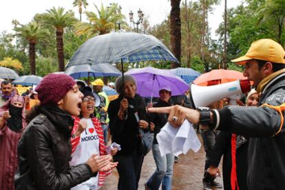 Marcha del Primero de Mayo hacia el café Argana, que el jueves fue objeto de un atentado, en Marraquech.