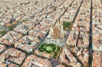 El Eixample barcelonés, con la Sagrada Familia en el centro de la imagen.