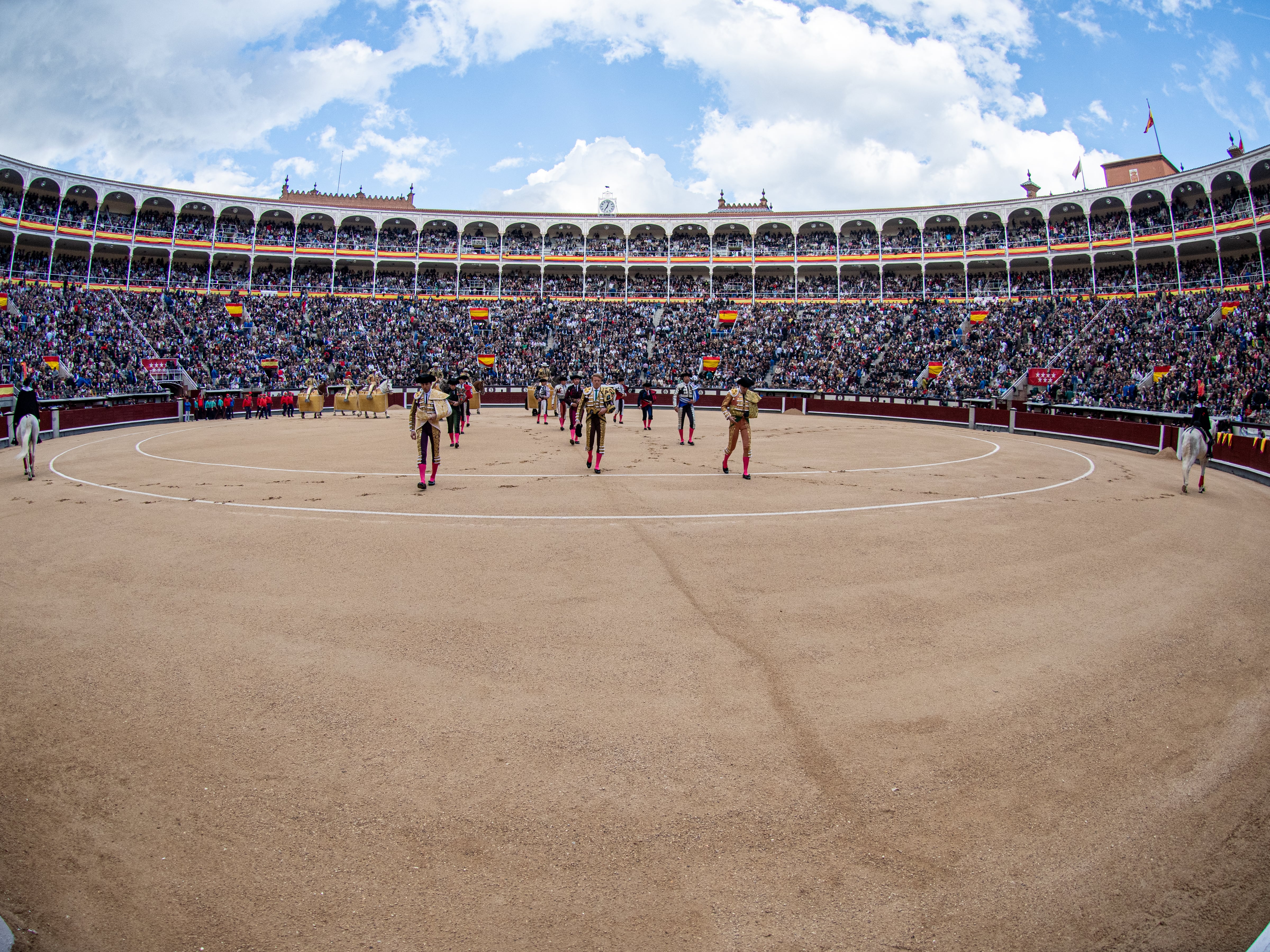 Paseíllo en la plaza de toros de Las Ventas.