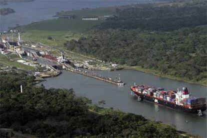 La ampliación del canal de Panamá (en la fotografía) será sometida a referendum este otoño.