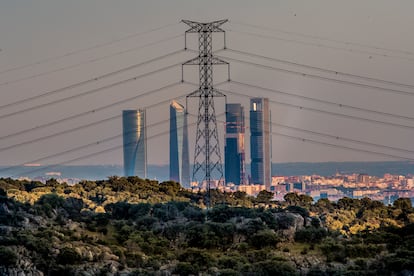 Torre de electricidad en Madrid.