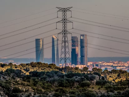 Torre de electricidad en Madrid.