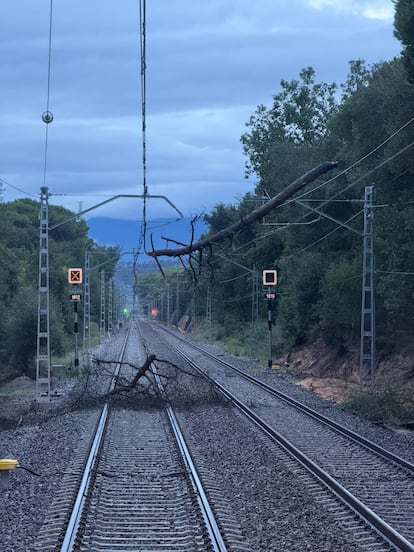 Cortada la línea R1 de Rodalies