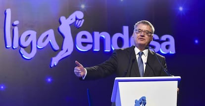 El presidente de la ACB, Francisco Roca, interviene durante la presentación de la temporada 2016-17 de la Liga Endesa.