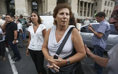 Sara Garfunkel, madre del fiscal Alberto Nisman junto a su hija, Iara Nisman.