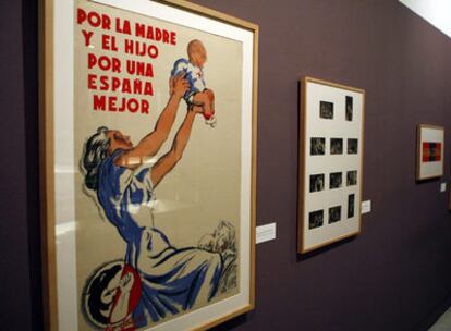 Vista de algunas de las obras de la exposición "Revistas y Guerra. 1936-1939".