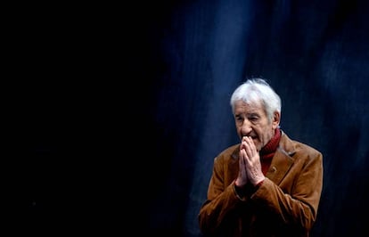 José Sacristán durante una representación de 'Señora De Rojo Sobre Fondo Gris' en Madrid en septiembre de 2019.