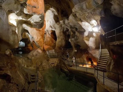 La gran cavidad de la Cueva del Tesoro, en Rincón de la Victoria (Málaga).