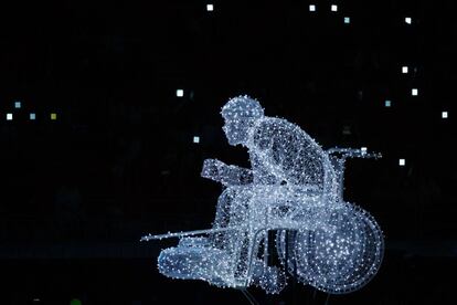 Una escultura de luz durante la ceremonia de apertura de los Juegos Paralímpicos de Pyeongchang 2018, el 9 de marzo de 2018.