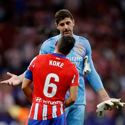 Soccer Football - LaLiga - Atletico Madrid v Real Madrid - Metropolitano, Madrid, Spain - September 29, 2024 Atletico Madrid's Koke and Real Madrid's Thibaut Courtois after the match REUTERS/Juan Medina