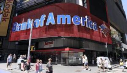 Vista exterior de una sucursal del Bank of America en Times Square, Nueva York. EFE/Archivo