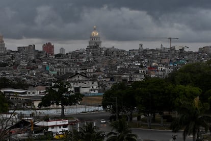La Habana tras un apagón a nivel nacional que dejó sin electricidad a 10 millones de personas en Cuba, el 17 de marzo.