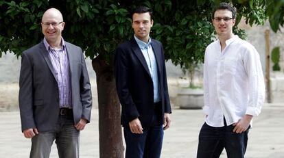 Miguel Casañ, Pablo Martín y Carles Jovaní, los tres premios fin de carrera de las universidades valencianas.
