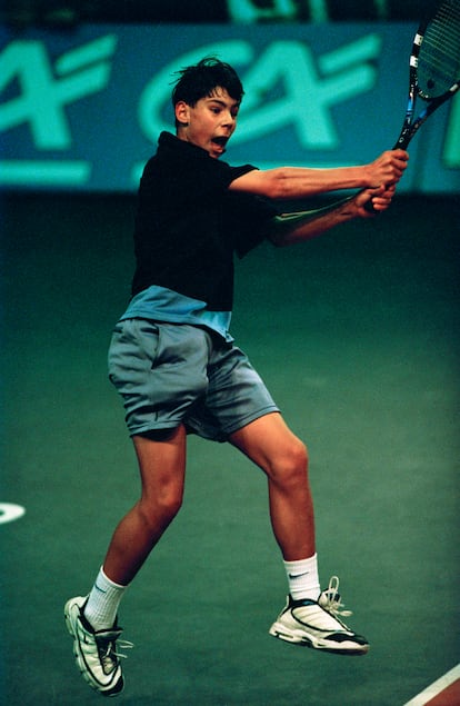 El joven Rafa Nadal, en febrero de 2000, durante el torneo Les Petits As, en Francia.