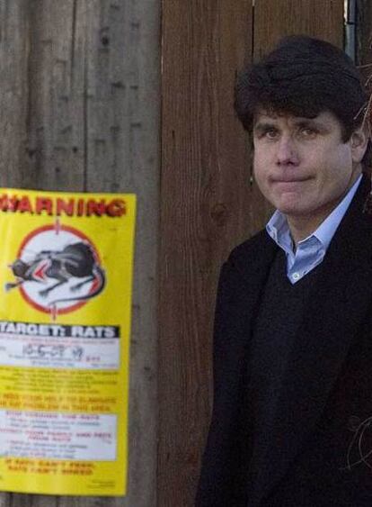 Rod Blagojevich sale de su casa, ayer en Chicago.