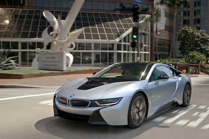 El i8, su modelo 100% eléctrico y superdeportivo.