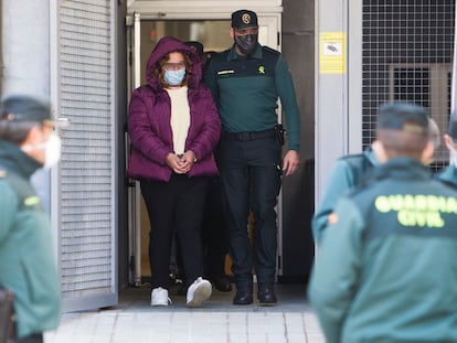 Una mujer detenida en el marco del operativo vinculado con la fabricación de narcolanchas que la Policía Nacional y la Guardia Civil desarrolló este martes en varias localidades de Pontevedra, han pasado este jueves a disposición judicial en el juzgado de Cambados (Pontevedra).