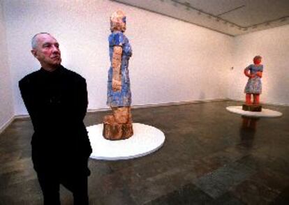 Georg Baselitz, ayer, junto a sus obras <I>La madre de la Guirnalda</i> y <i>La hermana de Mondrián.</i>