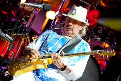 Carlos Santana during the concert this Saturday at the Palau Sant Jordi in Barcelona.
