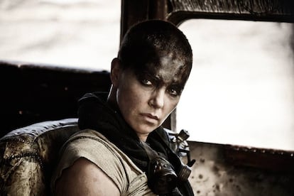 Charlize Theron em fotograma de 'Mad Max'.
