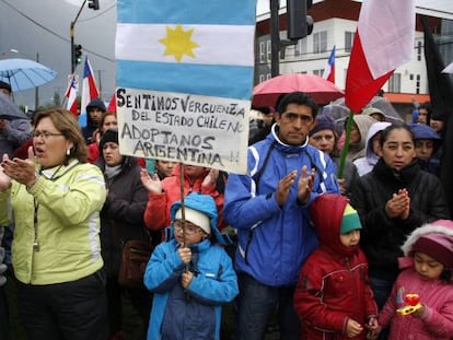 Habitantes de Aysén, en Chile, participan en una protesta el pasado 4 de marzo.