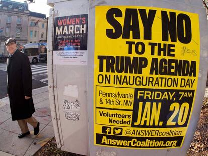 Dois cartazes sobre marchas contra Trump, no centro de Washington