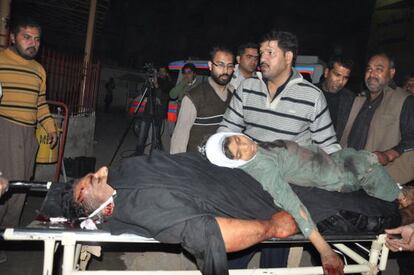 Traslado de fallecidos en el atentado de Rawalpindi.