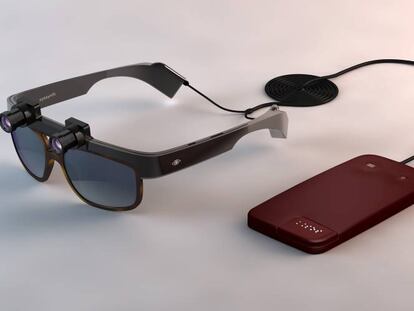 Sistema para invidentes desarrollado por Eyesynth. Las gafas registran el espacio en tres dimensiones y un microordenador procesa la información y la convierte en audio comprensible para el invidente.