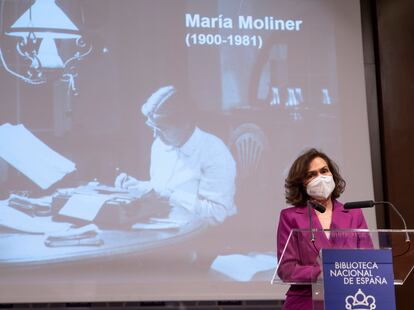 La vicepresidente del Gobierno Carmen Calvo en el acto homenaje a María Moliner en la BNE.