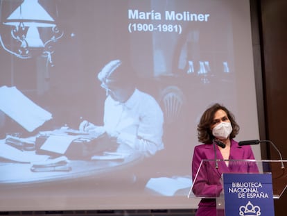 La vicepresidente del Gobierno Carmen Calvo en el acto homenaje a María Moliner en la BNE.