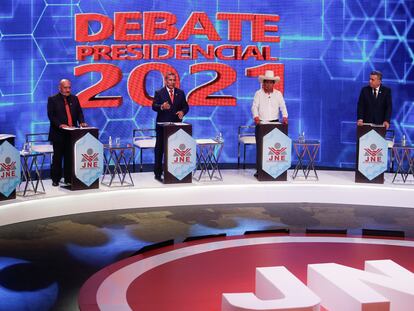 Los candidatos a la presidencia de Perú, este miércoles en el último debate televisado.