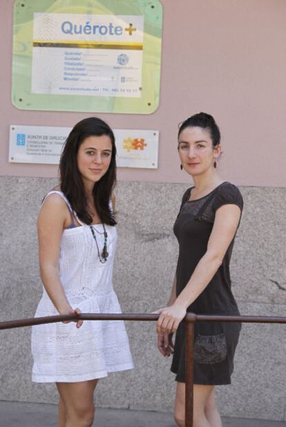 Belén González y Noa Tilve, alumna y profesora en el taller de mediación en salud juvenil.