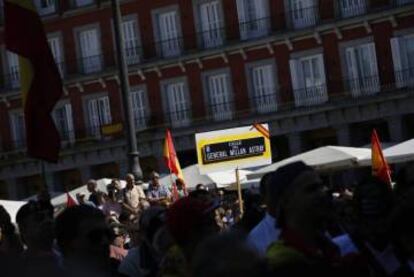 Foto de archivo de la manifestación de seguidores de Millán Astray protestando contra el cambio de nombre de su calle. 