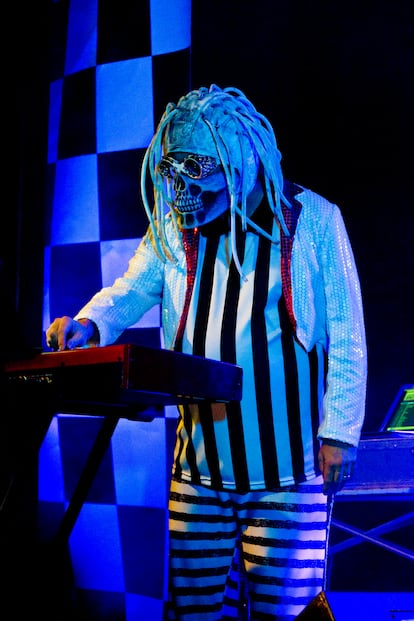 Rico, nombre que recibe uno de los miembros de The Residents, durante un concierto en 2016.