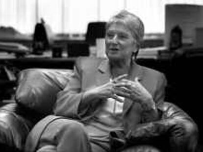 b 34550 (17/may/00) -color- Carme Laura gil, consejera de educación. -foto: Marcel·li Sáenz.