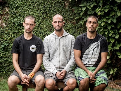 De esquerda a direita, Daniel Govino, Marcelo Aron Cwerner e João Romano, da Brigada de Alter do Chão.