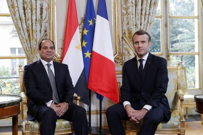 El presidente egipcio Abdel Fatah al Sisi y el franc&eacute;s Emmanuel Macron en el El&iacute;seo