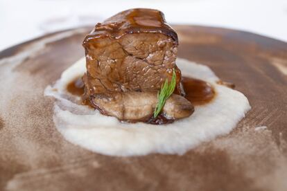 Costilla de angus con apionabo y salsa Hoisin.