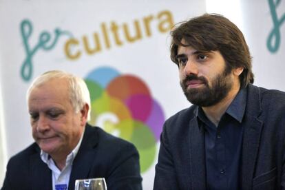 Carlos Madrid, nuevo director de Cinema Jove, con el secretario autonómico Albert Girona.