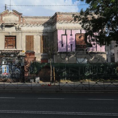 Edificio de la antigua Fundación Goicoechea e Isusi, en la calle General Ricardos de Carabanchel.