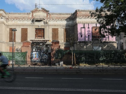 Edificio de la antigua Fundación Goicoechea e Isusi, en la calle General Ricardos de Carabanchel.