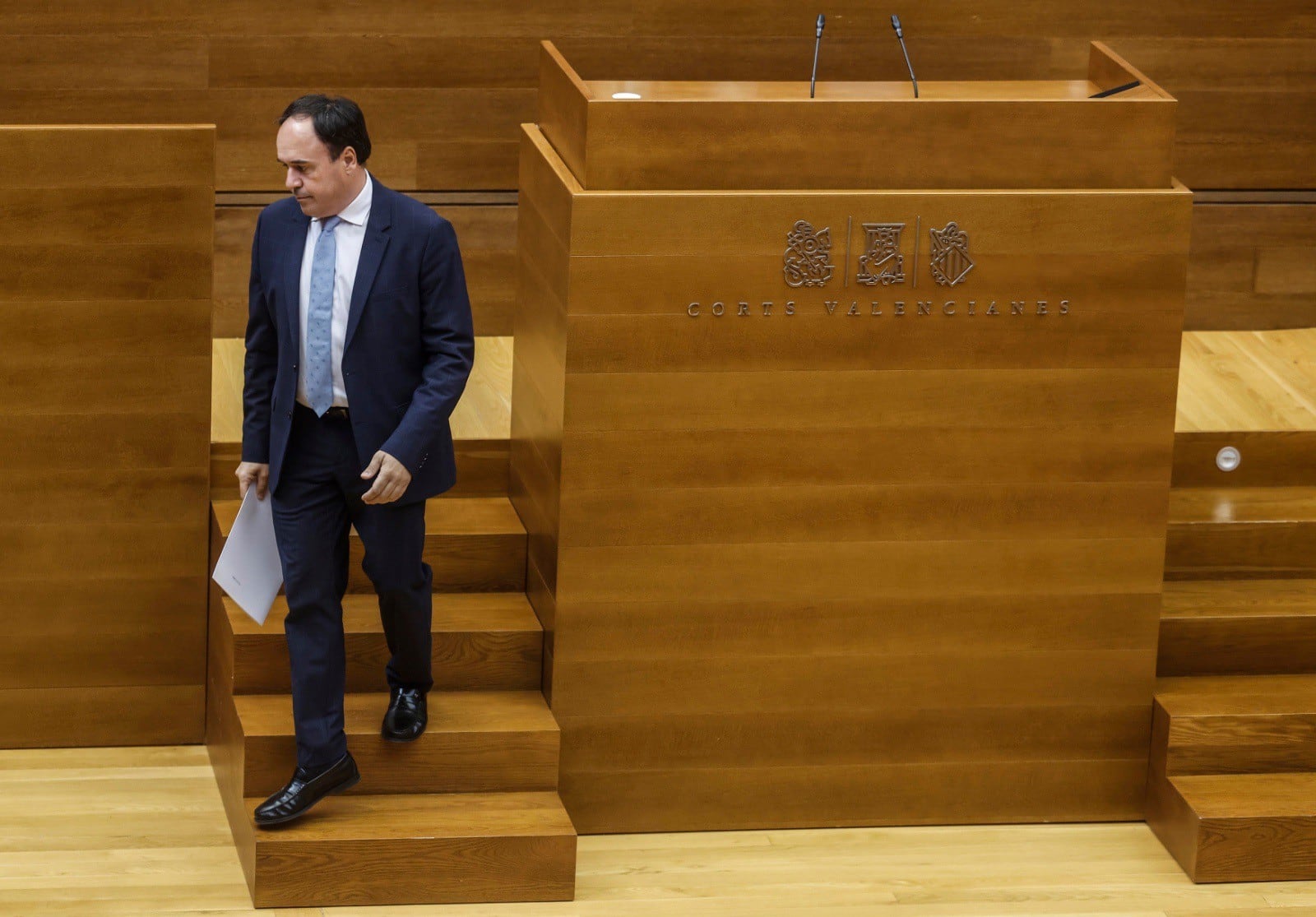 Los socialistas acusan a Llorca de lucrar a su familia cuando era alcalde y el ‘president’ les reta a que lo denuncien ante fiscalía