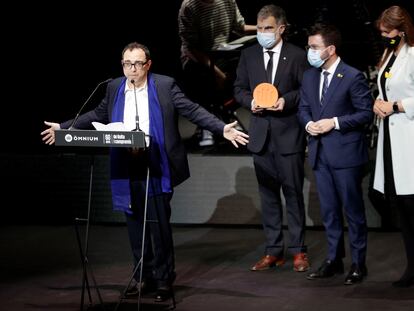 El dramaturgo y director teatral Sergi Belbel recibe el premio de Sant Jordi.