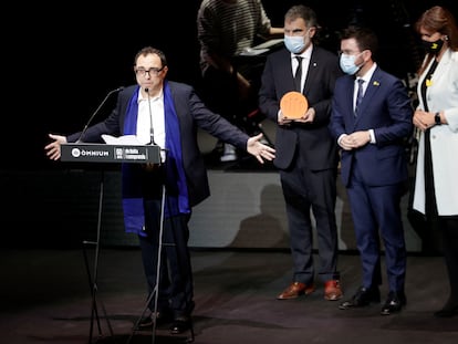 El dramaturgo y director teatral Sergi Belbel recibe el premio de Sant Jordi.