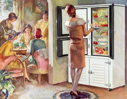 Ilustración del 1929 que muestra a una mujer tomando alimentos de un refrigerador durante una fiesta.